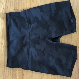 Lululemon Wunder Train Short 6" - Size 6